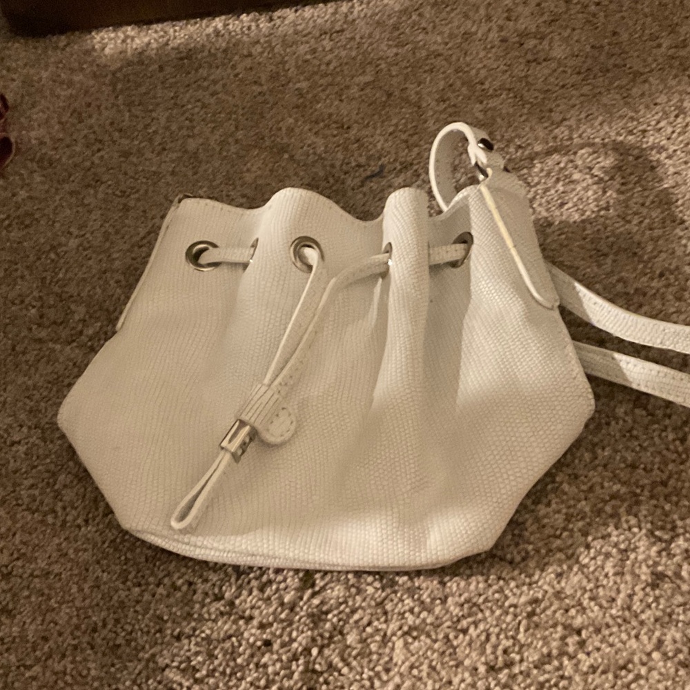 Textured White Drawstring Shoulder Bag with Adjustable Strap